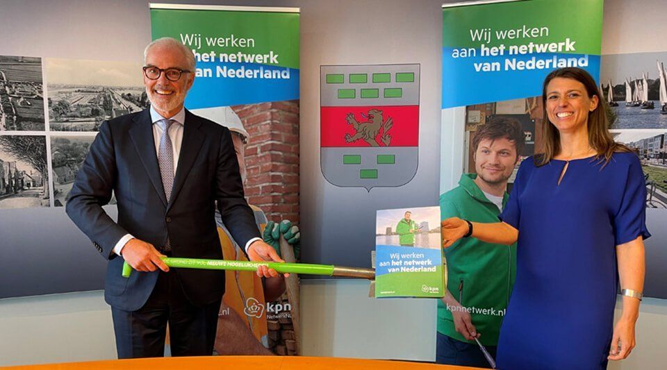 Wethouder Tanja de Jonge en KPN executive Willem Offerhaus